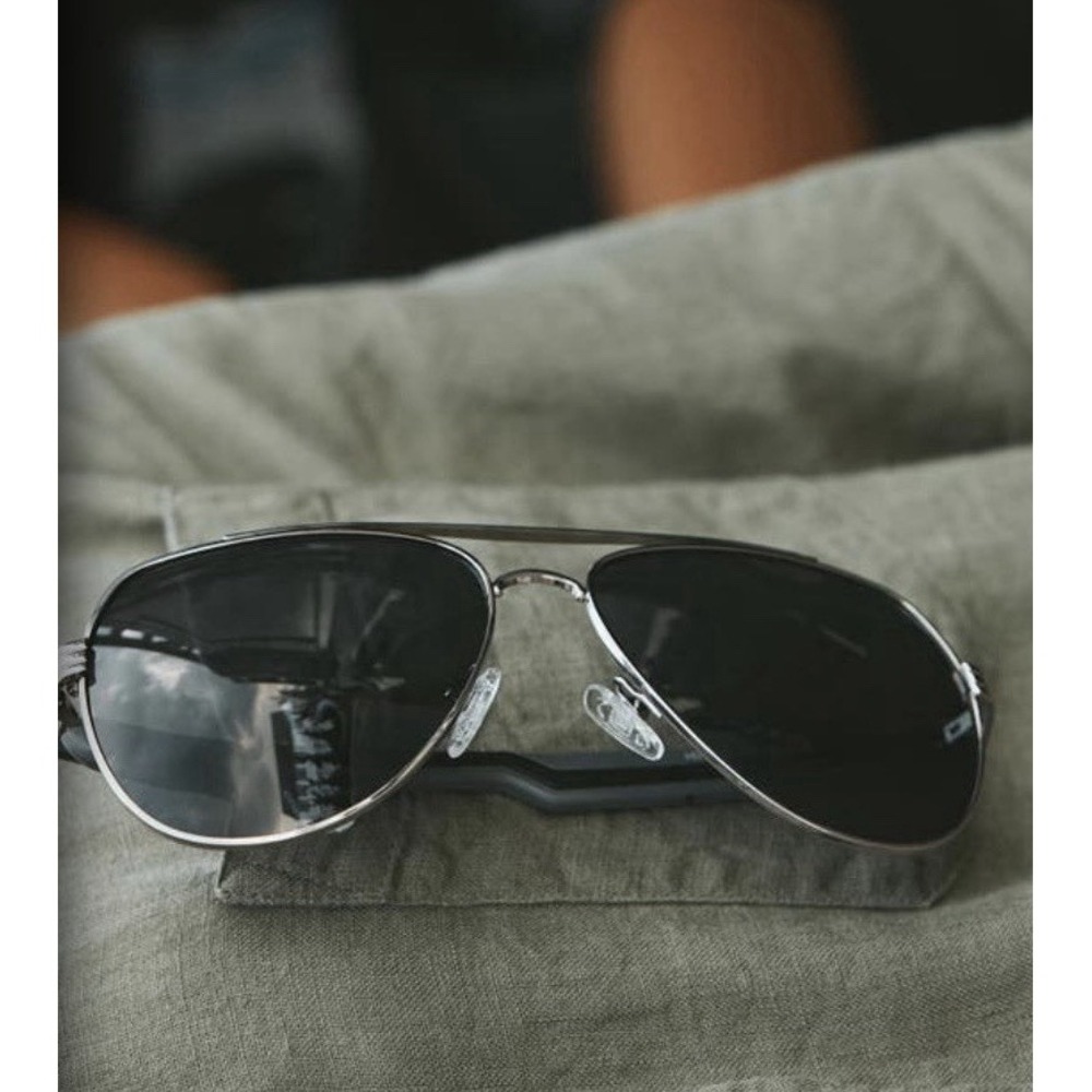 Harley Davidson Casual Nickeltin Aviator sunglasses Smoke lens HD0669S & Case